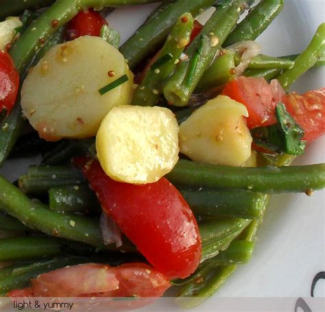 Preheat your oven to 375 degrees Fahrenheit. Add the green beans, cherry tomatoes, olive oil, garlic, salt and pepper, and lemon juice to a large heavy oven-safe roasting pan (use a cast iron skillet, if desired). Toss everything together well. Roast at 375 degrees Fahrenheit for about 20-25 minutes.